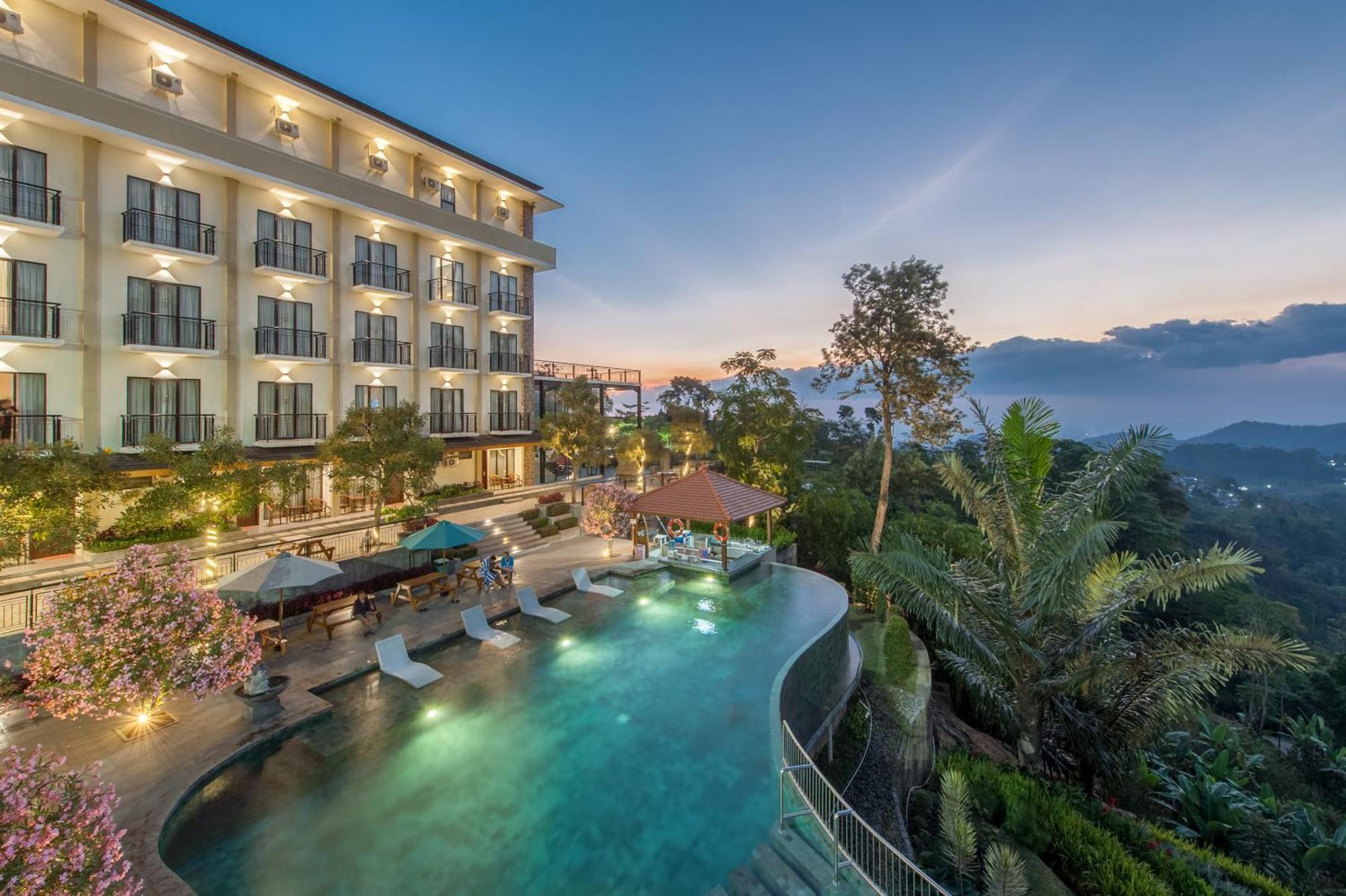 Nava Hotel Tawangmangu Kültér fotó