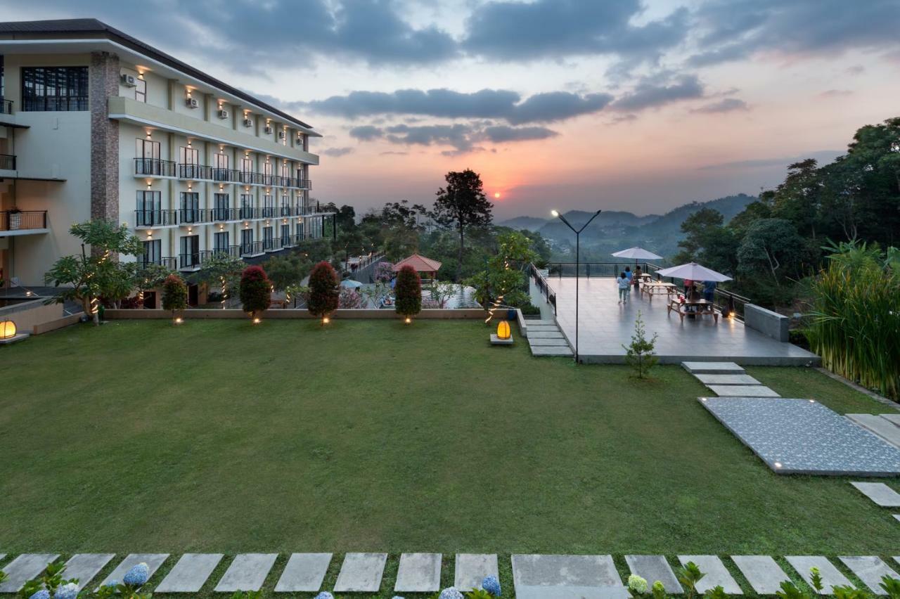 Nava Hotel Tawangmangu Kültér fotó