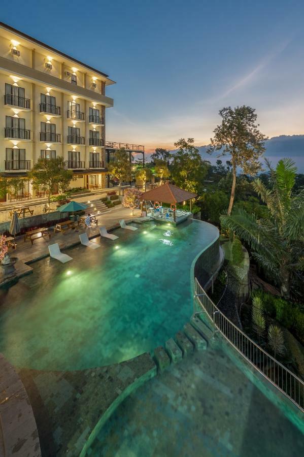 Nava Hotel Tawangmangu Kültér fotó